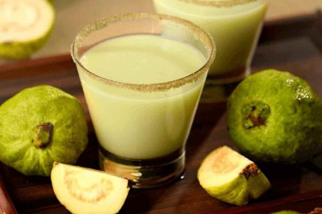 Dùng ổi làm sinh tố